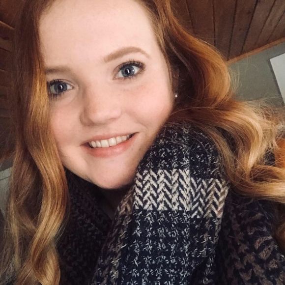 Meet your Posher, Sierra - Picture 1 of 1